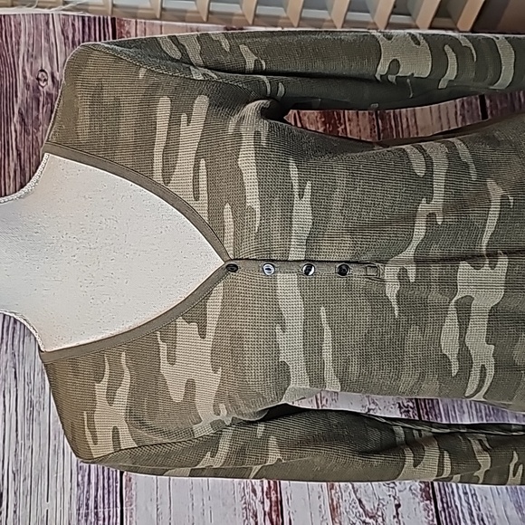 STYLE & CO GREEN WAFFLE KNIT 3/4 SLEEVE CAMO PRINT PULLOVER TOP - Picture 2 of 12